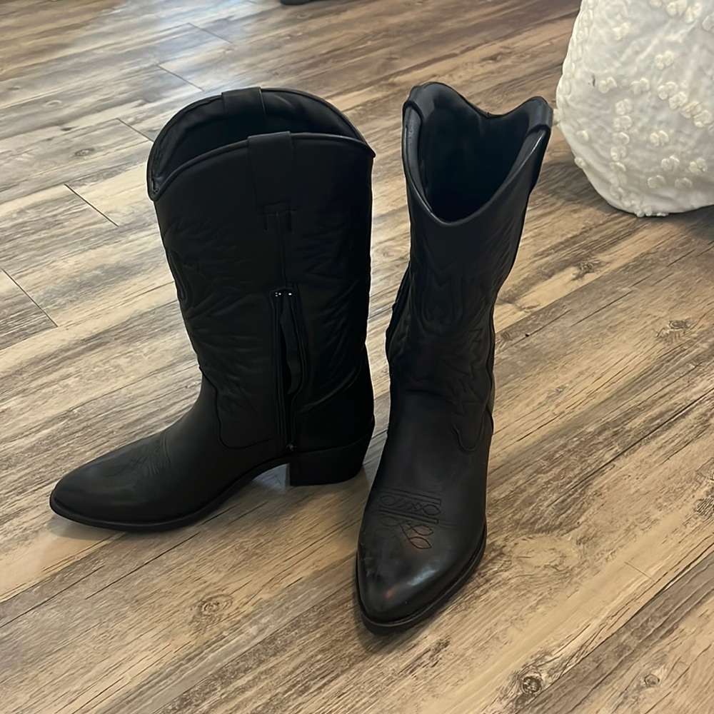 Size 8 Steve Madden cowgirl boots only worn once too narrow for me!